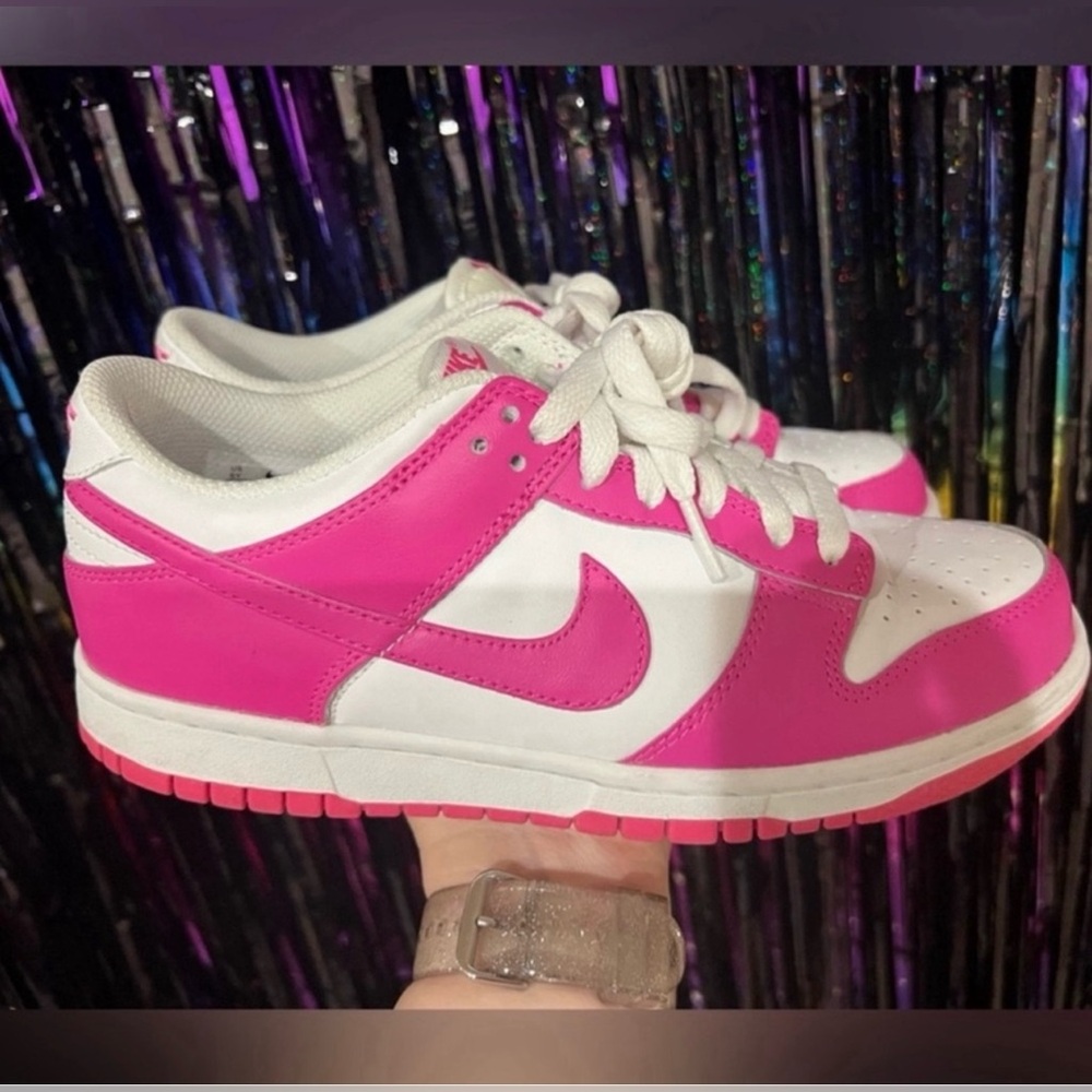 Big Kids Nike Dunks Pink and White size 6 is equivalent to women’s 7 1/2